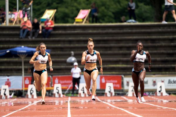 Rebekka Haase (Sprintteam Wetzlar), Gina Lueckenkemper (SCC Berlin), Lisa Marie Kwayie (Neukoellner SF) ueber 100m am 04.06.2022 waehrend der Sparkassen Gala in Regensburg